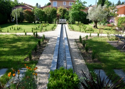 Maison et grand jardin