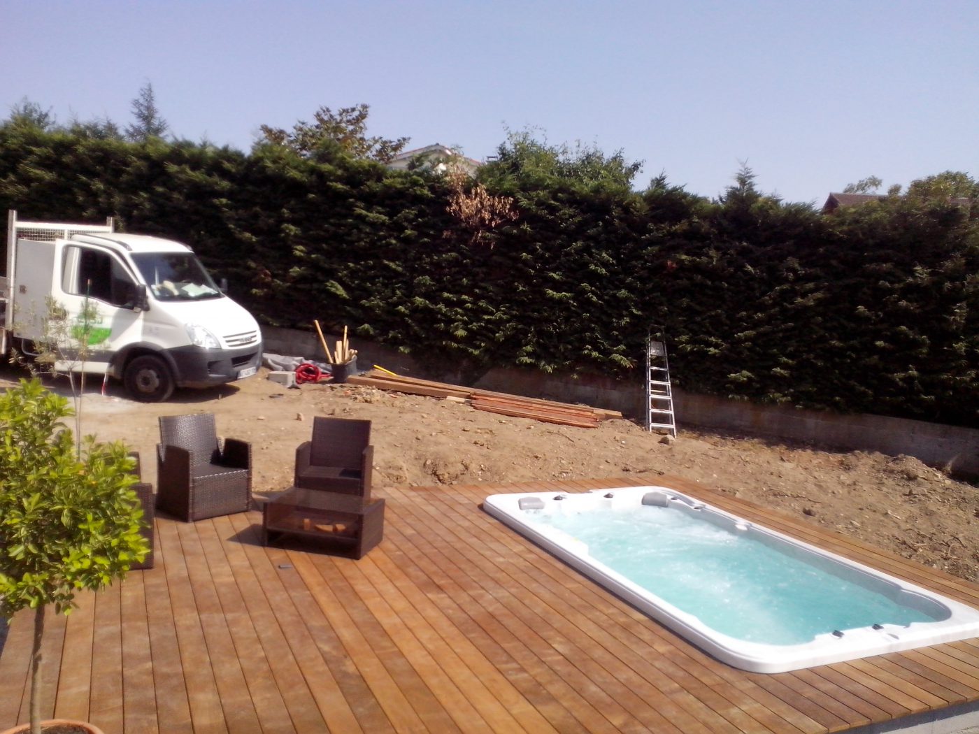 piscine en bord de terrasse