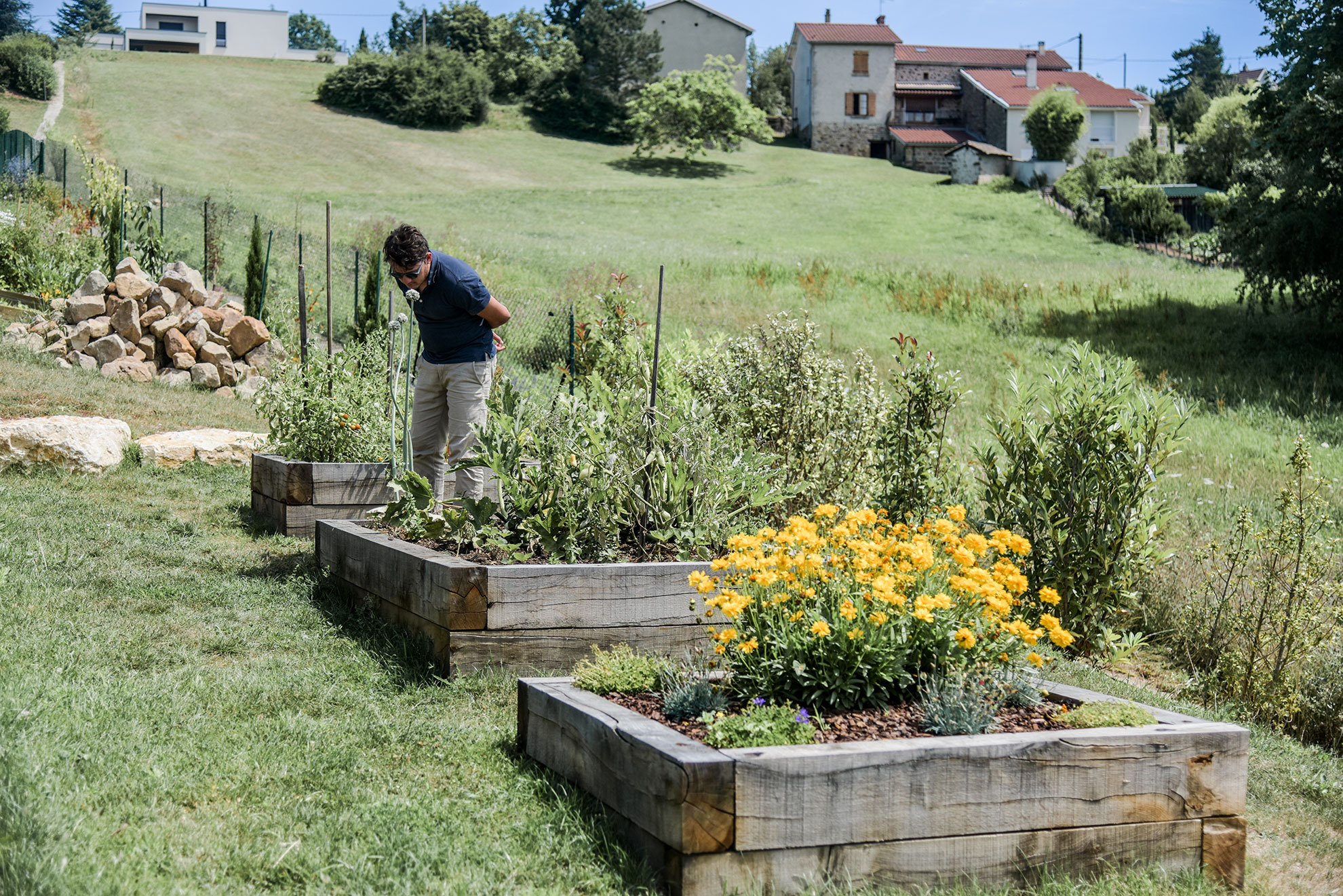 Aménagement des accès d'un jardin en pente et création de carrés potagers - DARDILLY