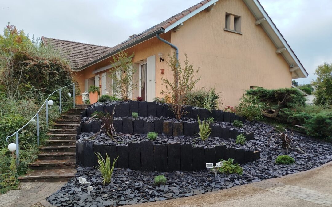Création d’une butte en paillis de schiste à Saint Sorlin