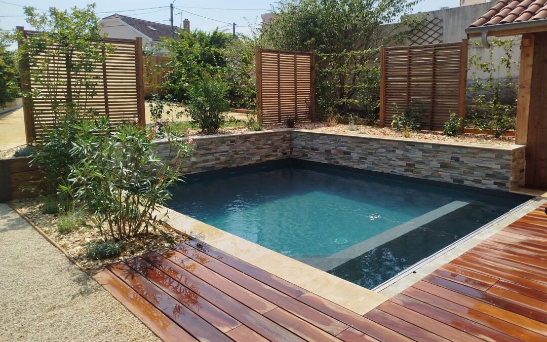 Création de piscine et aménagement extérieur : un jardin pensé sur mesure
